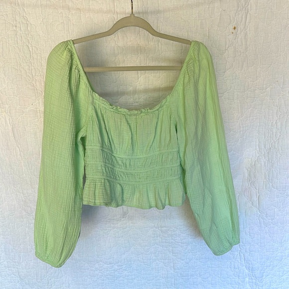Cute soft green wild and fable linen crop top - Picture 1 of 3
